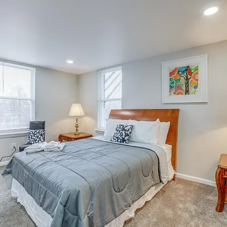 Lovely Pittsburgh Apartment About 5 Mi To Downtown!